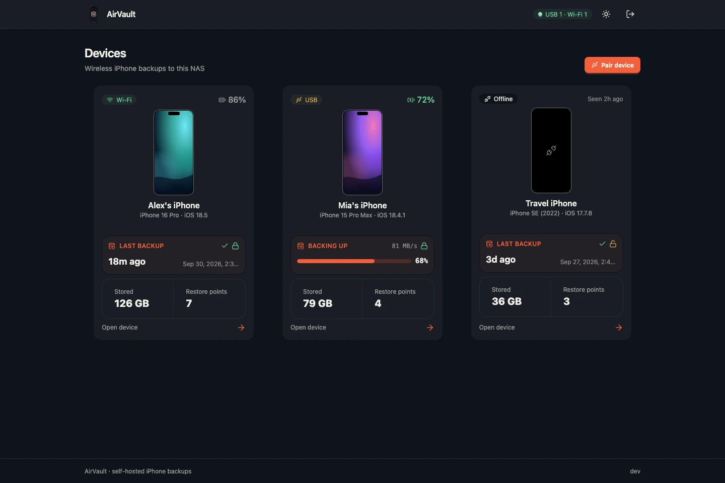 AirVault dashboard with three iPhones: connection, battery, last backup and a backup in progress